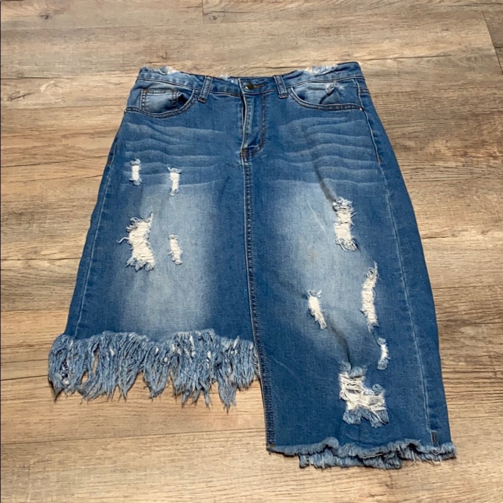 Fashion Nova Distressed Skirt Size 28